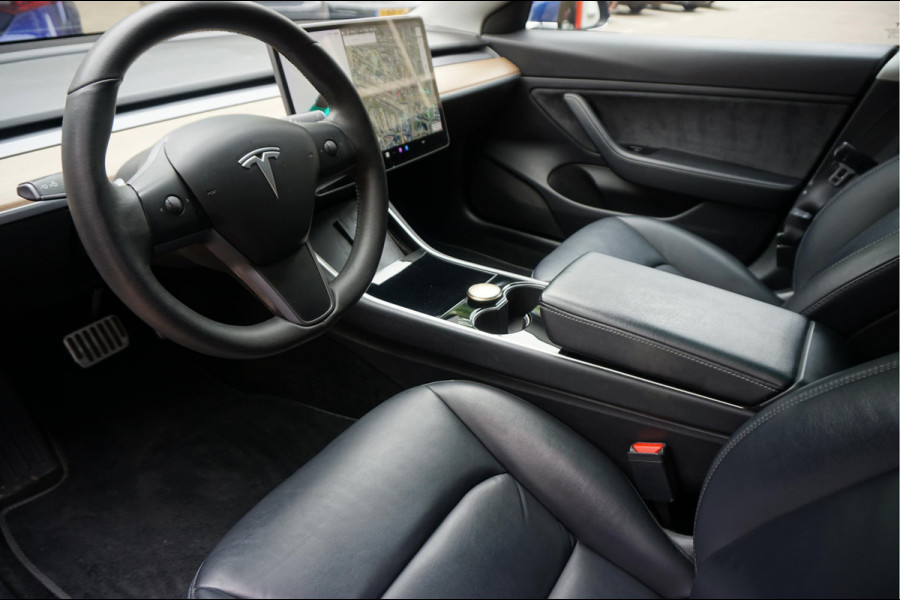 Tesla Model 3 Long Range AWD 75 kWh Dual Motor | Nederlandse BTW auto | 351 pk | Panorama | Auto Pilot | Leer | Electrische stoelen met memory en verwarming | 19inch sportvelgen