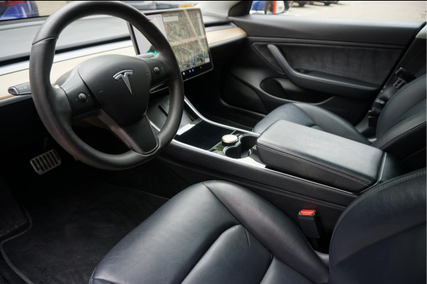Tesla Model 3 Long Range AWD 75 kWh Dual Motor | Nederlandse BTW auto | 351 pk | Panorama | Auto Pilot | Leer | Electrische stoelen met memory en verwarming | 19inch sportvelgen