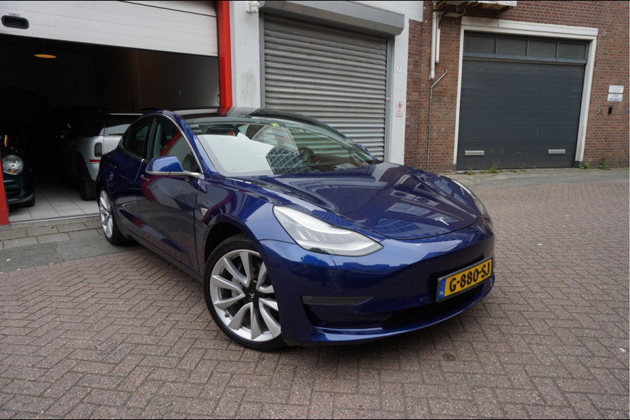Tesla Model 3 Long Range AWD 75 kWh Dual Motor | Nederlandse BTW auto | 351 pk | Panorama | Auto Pilot | Leer | Electrische stoelen met memory en verwarming | 19inch sportvelgen