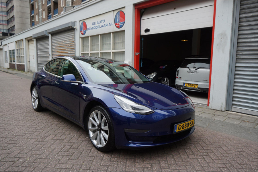 Tesla Model 3 Long Range AWD 75 kWh Dual Motor | Nederlandse BTW auto | 351 pk | Panorama | Auto Pilot | Leer | Electrische stoelen met memory en verwarming | 19inch sportvelgen