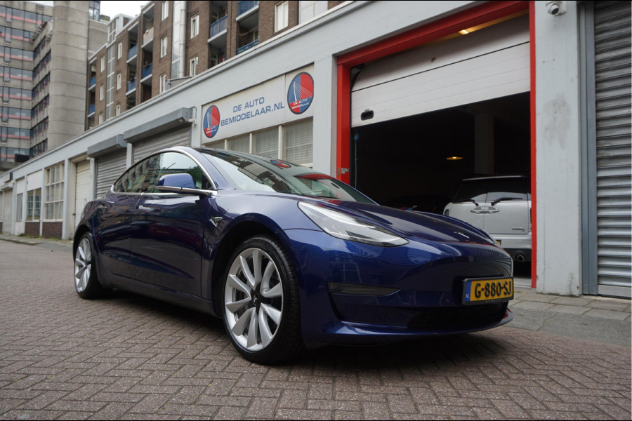 Tesla Model 3 Long Range AWD 75 kWh Dual Motor | Nederlandse BTW auto | 351 pk | Panorama | Auto Pilot | Leer | Electrische stoelen met memory en verwarming | 19inch sportvelgen