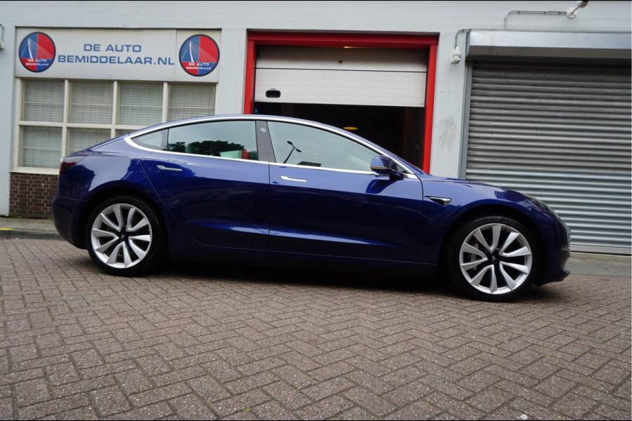Tesla Model 3 Long Range AWD 75 kWh Dual Motor | Nederlandse BTW auto | 351 pk | Panorama | Auto Pilot | Leer | Electrische stoelen met memory en verwarming | 19inch sportvelgen