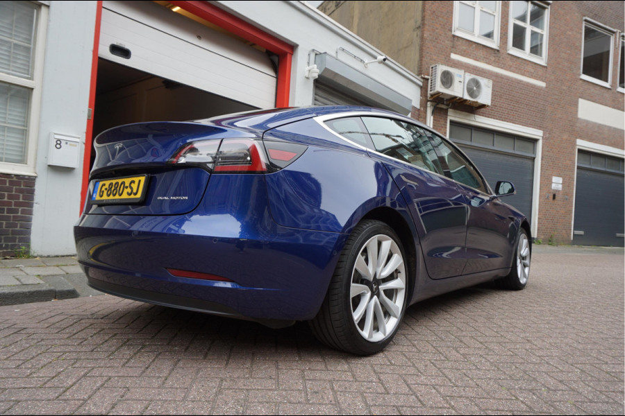 Tesla Model 3 Long Range AWD 75 kWh Dual Motor | Nederlandse BTW auto | 351 pk | Panorama | Auto Pilot | Leer | Electrische stoelen met memory en verwarming | 19inch sportvelgen