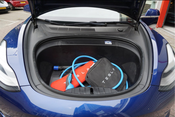 Tesla Model 3 Long Range AWD 75 kWh Dual Motor | Nederlandse BTW auto | 351 pk | Panorama | Auto Pilot | Leer | Electrische stoelen met memory en verwarming | 19inch sportvelgen