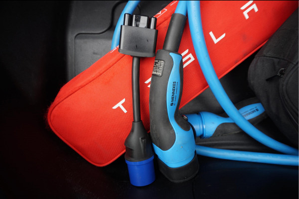 Tesla Model 3 Long Range AWD 75 kWh Dual Motor | Nederlandse BTW auto | 351 pk | Panorama | Auto Pilot | Leer | Electrische stoelen met memory en verwarming | 19inch sportvelgen