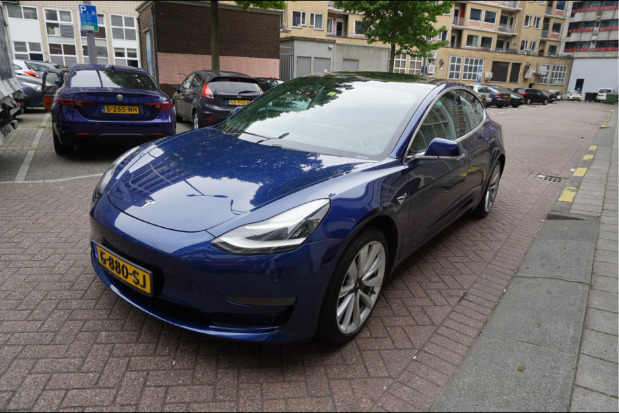 Tesla Model 3 Long Range AWD 75 kWh Dual Motor | Nederlandse BTW auto | 351 pk | Panorama | Auto Pilot | Leer | Electrische stoelen met memory en verwarming | 19inch sportvelgen