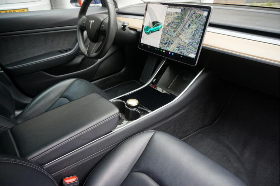 Tesla Model 3 Long Range AWD 75 kWh Dual Motor | Nederlandse BTW auto | 351 pk | Panorama | Auto Pilot | Leer | Electrische stoelen met memory en verwarming | 19inch sportvelgen