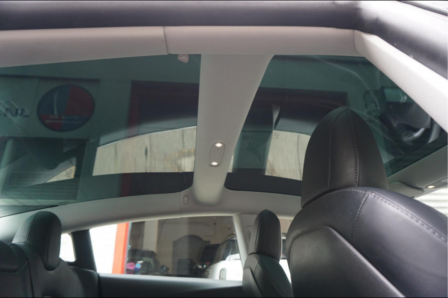 Tesla Model 3 Long Range AWD 75 kWh Dual Motor | Nederlandse BTW auto | 351 pk | Panorama | Auto Pilot | Leer | Electrische stoelen met memory en verwarming | 19inch sportvelgen
