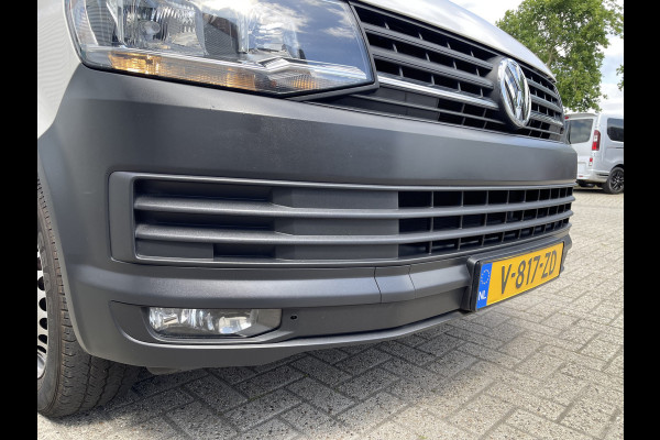 Volkswagen Transporter 2.0 TDI 102pk L1H1 Comfortline / vaste prijs rijklaar € 15.950 ex btw / lease vanaf € 269 / airco / cruise / bijrijdersbank / Bott ingerichte laadruimte / imperial / trekhaak !