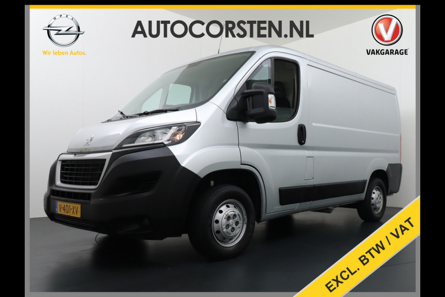 Peugeot Boxer 333 2.0HDI 3-Pers. Camera Airco Trekhaak Cruise-Control Schuifdeur-R. Betonplex Lat-Om-Lat Premium CruiseControl ESP Elektr.Spie Stuurbediening-Audio 2.000kg trekvermogen 300Nm/1750rpm EURO 6 1e Eigenaar