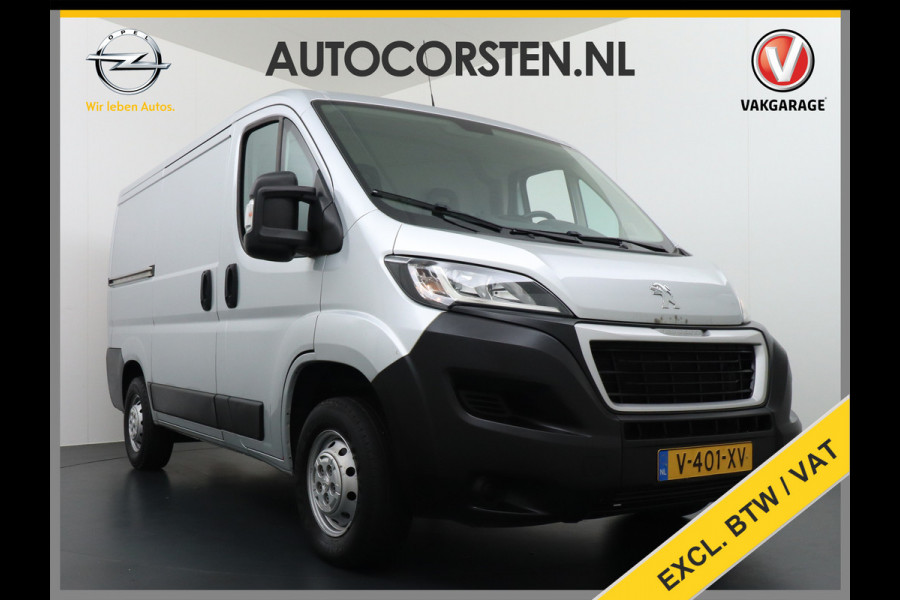 Peugeot Boxer 333 2.0HDI 3-Pers. Camera Airco Trekhaak Cruise-Control Schuifdeur-R. Betonplex Lat-Om-Lat Premium CruiseControl ESP Elektr.Spie Stuurbediening-Audio 2.000kg trekvermogen 300Nm/1750rpm EURO 6 1e Eigenaar