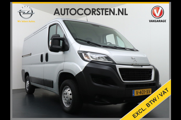 Peugeot Boxer 333 2.0HDI 3-Pers. Camera Airco Trekhaak Cruise-Control Schuifdeur-R. Betonplex Lat-Om-Lat Premium CruiseControl ESP Elektr.Spie Stuurbediening-Audio 2.000kg trekvermogen 300Nm/1750rpm EURO 6 1e Eigenaar