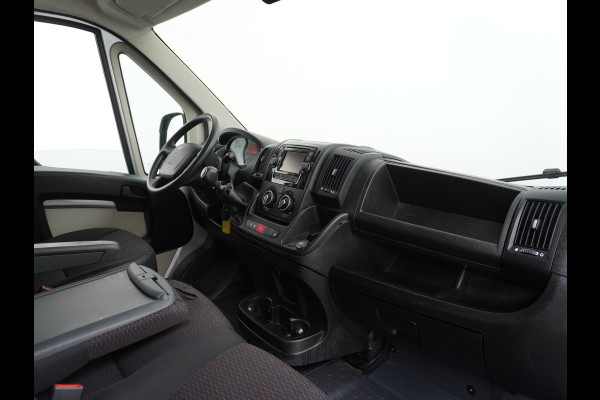 Peugeot Boxer 333 2.0HDI 3-Pers. Camera Airco Trekhaak Cruise-Control Schuifdeur-R. Betonplex Lat-Om-Lat Premium CruiseControl ESP Elektr.Spie Stuurbediening-Audio 2.000kg trekvermogen 300Nm/1750rpm EURO 6 1e Eigenaar