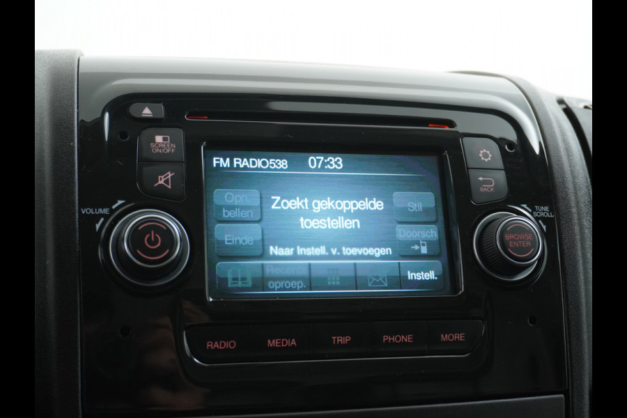 Peugeot Boxer 333 2.0HDI 3-Pers. Camera Airco Trekhaak Cruise-Control Schuifdeur-R. Betonplex Lat-Om-Lat Premium CruiseControl ESP Elektr.Spie Stuurbediening-Audio 2.000kg trekvermogen 300Nm/1750rpm EURO 6 1e Eigenaar