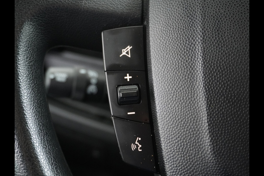 Peugeot Boxer 333 2.0HDI 3-Pers. Camera Airco Trekhaak Cruise-Control Schuifdeur-R. Betonplex Lat-Om-Lat Premium CruiseControl ESP Elektr.Spie Stuurbediening-Audio 2.000kg trekvermogen 300Nm/1750rpm EURO 6 1e Eigenaar