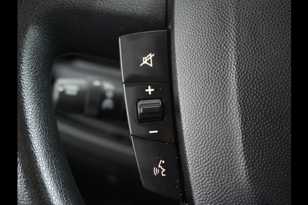 Peugeot Boxer 333 2.0HDI 3-Pers. Camera Airco Trekhaak Cruise-Control Schuifdeur-R. Betonplex Lat-Om-Lat Premium CruiseControl ESP Elektr.Spie Stuurbediening-Audio 2.000kg trekvermogen 300Nm/1750rpm EURO 6 1e Eigenaar