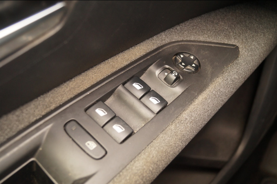Peugeot 3008 1.5 BlueHDi 130pk Executive -NAVI-ECC-PDC-