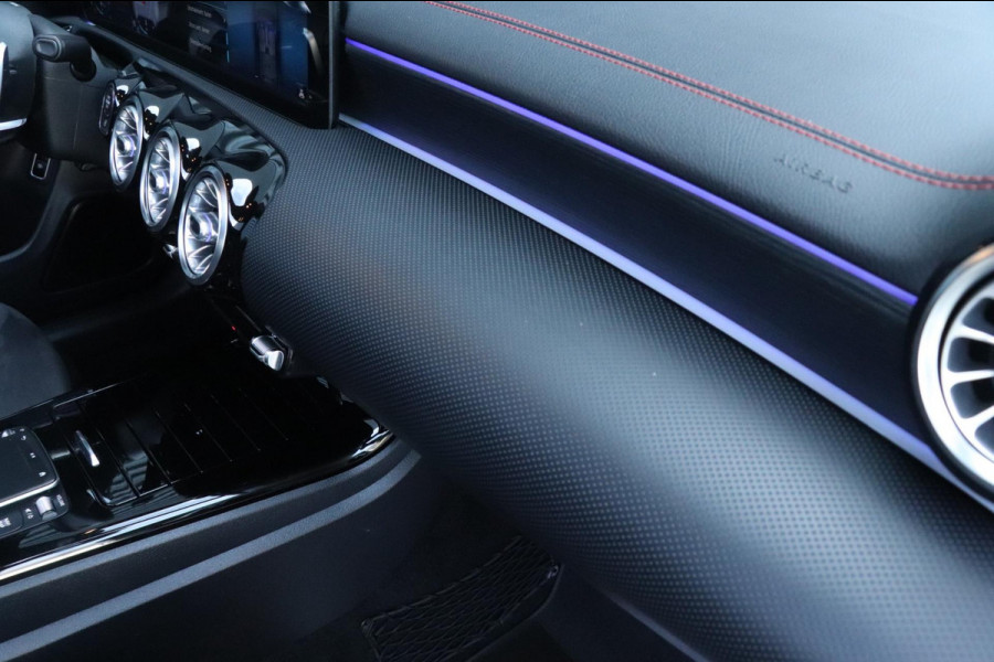 Mercedes-Benz CLA-Klasse 200 AMG | PANO - SFEER - CAMERA - ACC - VOLL!