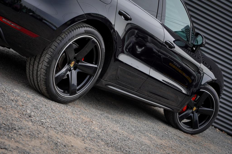 Porsche Macan 3.0 GTS / Pano / Leder / Luchtvering / NL Auto / 21''