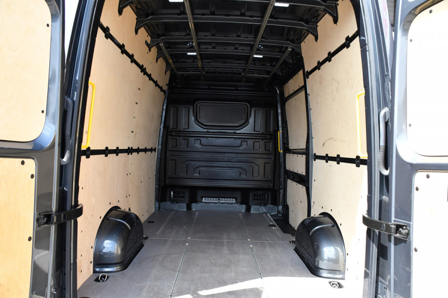 Volkswagen Crafter 35 2.0 TDI L3H3 Highline Camera, Carplay, LED, 140pk, Automaat, Voorruit verwarming, Uniek!