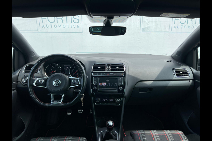 Volkswagen Polo 1.8 TSI GTI PANO | ZEER NETTE AUTO | STOELVERW | PDC VOOR & ACHTER | CARPLAY | ! 2DE PINKSTERDAG GEOPEND VAN 10:00 UUR T/M 17:00 UUR