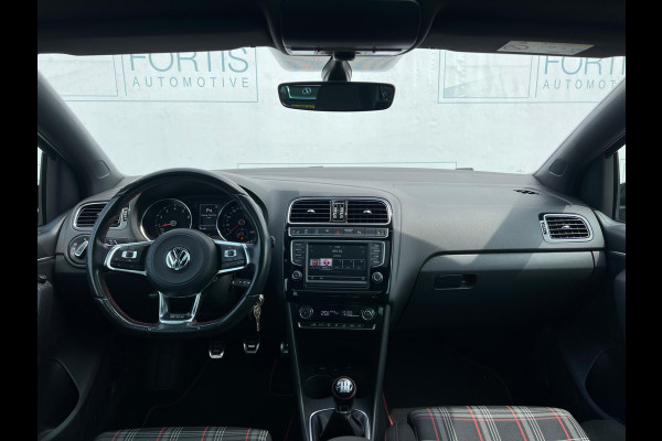 Volkswagen Polo 1.8 TSI GTI PANO | ZEER NETTE AUTO | STOELVERW | PDC VOOR & ACHTER | CARPLAY | ! 2DE PINKSTERDAG GEOPEND VAN 10:00 UUR T/M 17:00 UUR