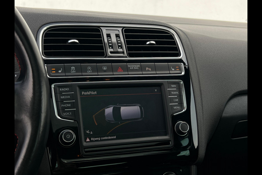 Volkswagen Polo 1.8 TSI GTI PANO | ZEER NETTE AUTO | STOELVERW | PDC VOOR & ACHTER | CARPLAY | ! 2DE PINKSTERDAG GEOPEND VAN 10:00 UUR T/M 17:00 UUR