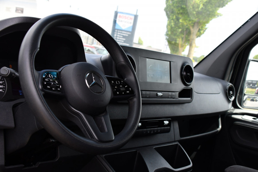 Mercedes-Benz Sprinter 317 1.9 CDI L2H2 RWD AMG Black Edition Camera, Cruise, 3500KG Trekhaak, Carplay, Automaat, 170PK, Standkachel, Multimedia, UNIEK!