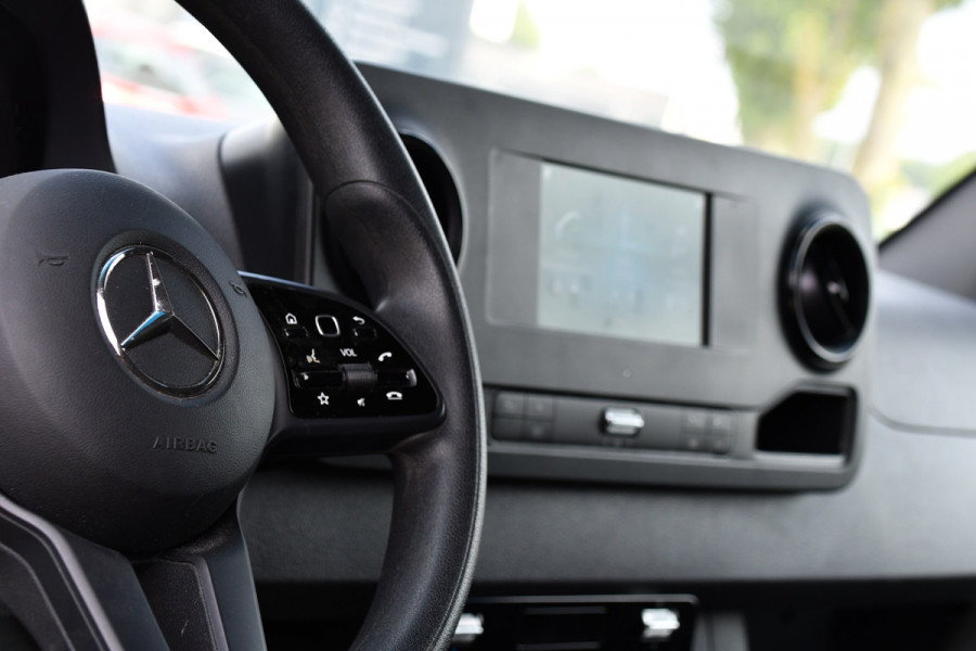 Mercedes-Benz Sprinter 317 1.9 CDI L2H2 RWD AMG Black Edition Camera, Cruise, 3500KG Trekhaak, Carplay, Automaat, 170PK, Standkachel, Multimedia, UNIEK!