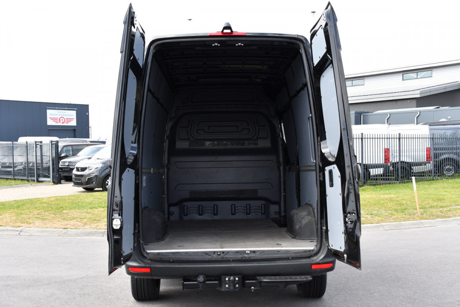 Mercedes-Benz Sprinter 317 1.9 CDI L2H2 RWD AMG Black Edition Camera, Cruise, 3500KG Trekhaak, Carplay, Automaat, 170PK, Standkachel, Multimedia, UNIEK!