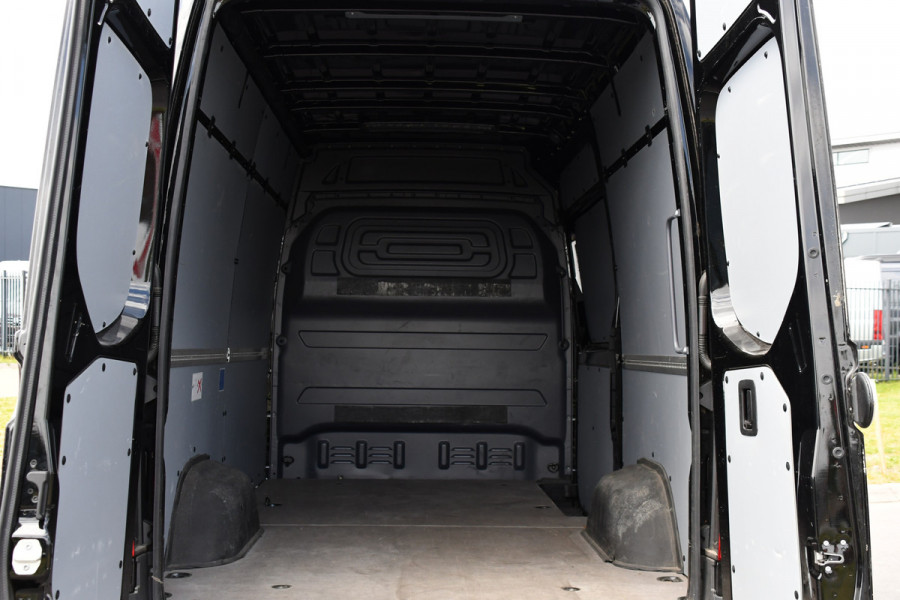 Mercedes-Benz Sprinter 317 1.9 CDI L2H2 RWD AMG Black Edition Camera, Cruise, 3500KG Trekhaak, Carplay, Automaat, 170PK, Standkachel, Multimedia, UNIEK!