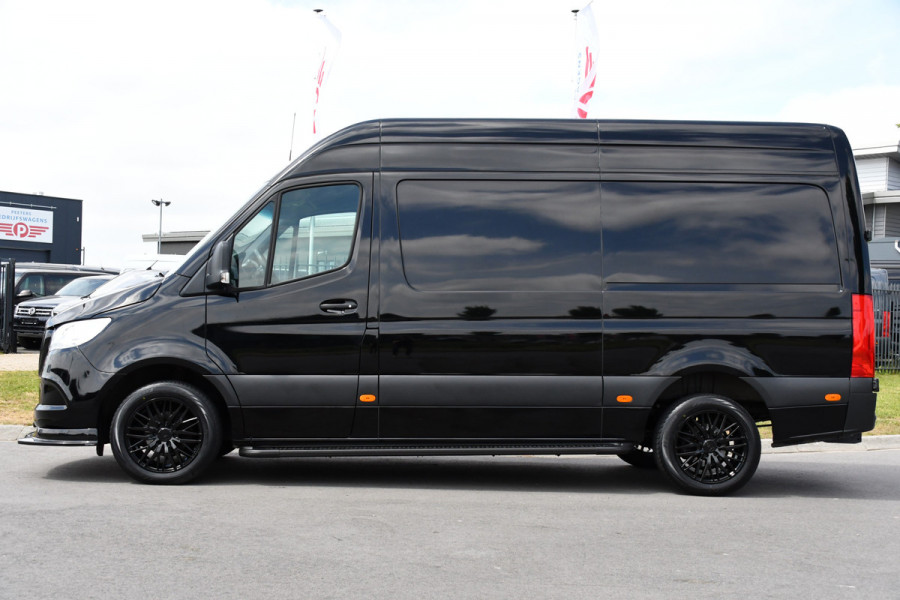 Mercedes-Benz Sprinter 317 1.9 CDI L2H2 RWD AMG Black Edition Camera, Cruise, 3500KG Trekhaak, Carplay, Automaat, 170PK, Standkachel, Multimedia, UNIEK!