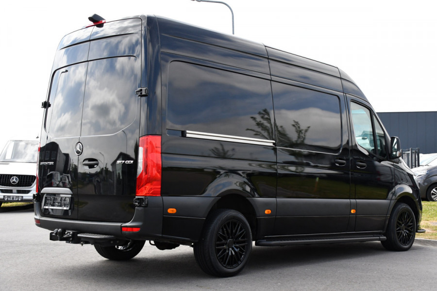 Mercedes-Benz Sprinter 317 1.9 CDI L2H2 RWD AMG Black Edition Camera, Cruise, 3500KG Trekhaak, Carplay, Automaat, 170PK, Standkachel, Multimedia, UNIEK!