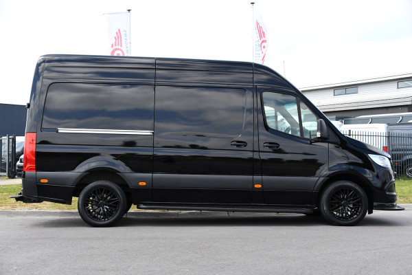 Mercedes-Benz Sprinter 317 1.9 CDI L2H2 RWD AMG Black Edition Camera, Cruise, 3500KG Trekhaak, Carplay, Automaat, 170PK, Standkachel, Multimedia, UNIEK!