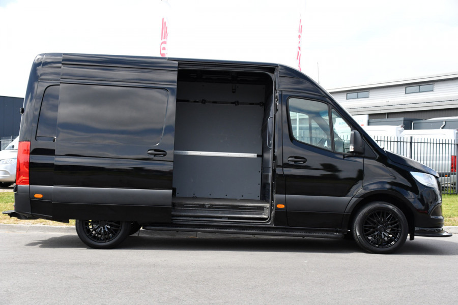 Mercedes-Benz Sprinter 317 1.9 CDI L2H2 RWD AMG Black Edition Camera, Cruise, 3500KG Trekhaak, Carplay, Automaat, 170PK, Standkachel, Multimedia, UNIEK!