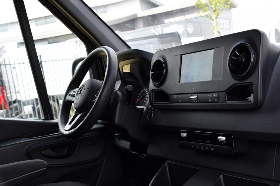 Mercedes-Benz Sprinter 317 1.9 CDI L2H2 RWD AMG Black Edition Camera, Cruise, 3500KG Trekhaak, Carplay, Automaat, 170PK, Standkachel, Multimedia, UNIEK!