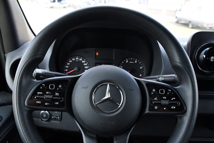 Mercedes-Benz Sprinter 317 1.9 CDI L2H2 RWD AMG Black Edition Camera, Cruise, 3500KG Trekhaak, Carplay, Automaat, 170PK, Standkachel, Multimedia, UNIEK!