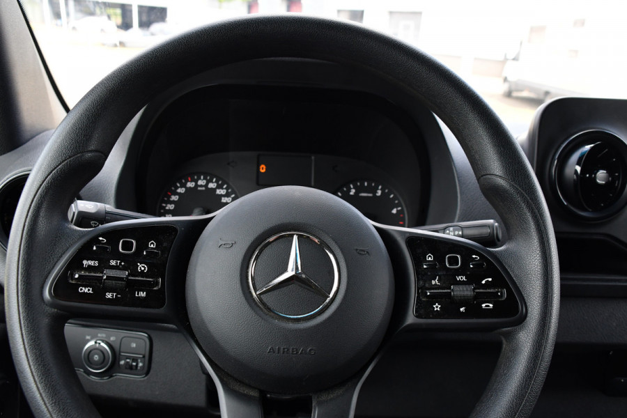 Mercedes-Benz Sprinter 317 1.9 CDI L2H2 RWD AMG Black Edition Camera, Cruise, 3500KG Trekhaak, Carplay, Automaat, 170PK, Standkachel, Multimedia, UNIEK!
