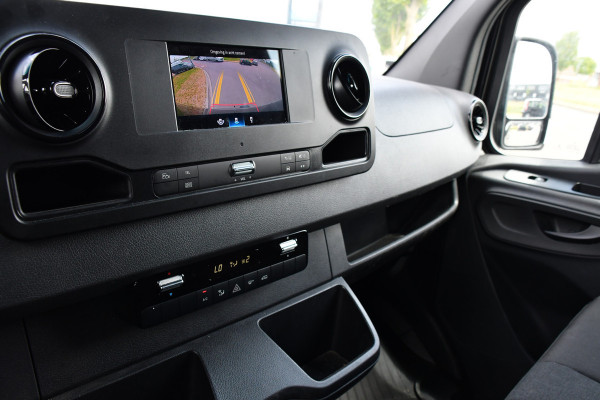 Mercedes-Benz Sprinter 317 1.9 CDI L2H2 RWD AMG Black Edition Camera, Cruise, 3500KG Trekhaak, Carplay, Automaat, 170PK, Standkachel, Multimedia, UNIEK!