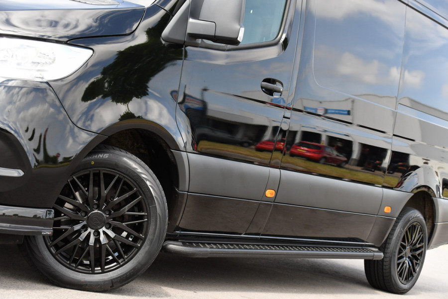 Mercedes-Benz Sprinter 317 1.9 CDI L2H2 RWD AMG Black Edition Camera, Cruise, 3500KG Trekhaak, Carplay, Automaat, 170PK, Standkachel, Multimedia, UNIEK!
