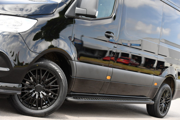 Mercedes-Benz Sprinter 317 1.9 CDI L2H2 RWD AMG Black Edition Camera, Cruise, 3500KG Trekhaak, Carplay, Automaat, 170PK, Standkachel, Multimedia, UNIEK!