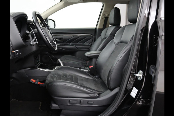 Mitsubishi Outlander 2.4 PHEV Intense+ | Schuifdak | Stoel & stuurverwarming | 360 camera | Trekhaak | Half leder | Carplay | Navigatie | Climate control