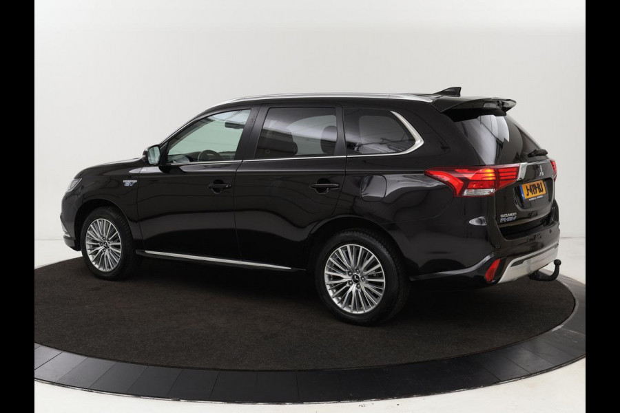 Mitsubishi Outlander 2.4 PHEV Intense+ | Schuifdak | Stoel & stuurverwarming | 360 camera | Trekhaak | Half leder | Carplay | Navigatie | Climate control