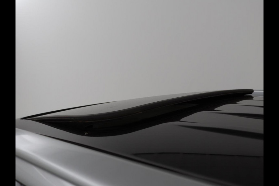 Mitsubishi Outlander 2.4 PHEV Intense+ | Schuifdak | Stoel & stuurverwarming | 360 camera | Trekhaak | Half leder | Carplay | Navigatie | Climate control