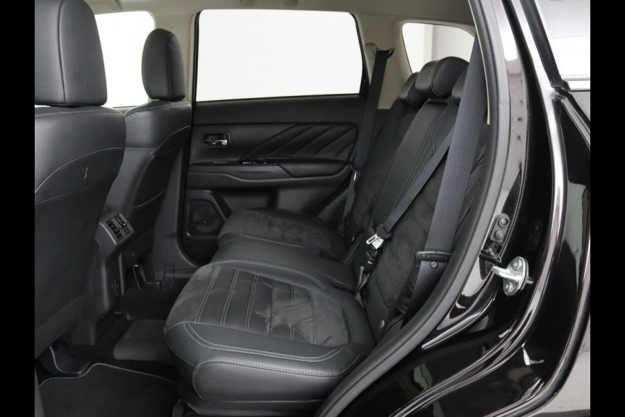 Mitsubishi Outlander 2.4 PHEV Intense+ | Schuifdak | Stoel & stuurverwarming | 360 camera | Trekhaak | Half leder | Carplay | Navigatie | Climate control
