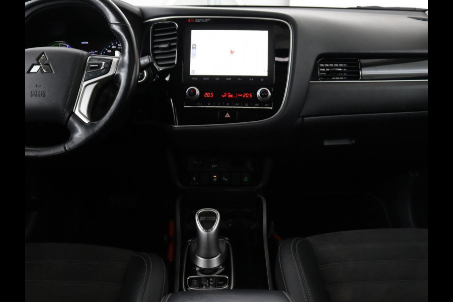 Mitsubishi Outlander 2.4 PHEV Intense+ | Schuifdak | Stoel & stuurverwarming | 360 camera | Trekhaak | Half leder | Carplay | Navigatie | Climate control