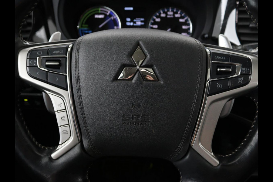 Mitsubishi Outlander 2.4 PHEV Intense+ | Schuifdak | Stoel & stuurverwarming | 360 camera | Trekhaak | Half leder | Carplay | Navigatie | Climate control