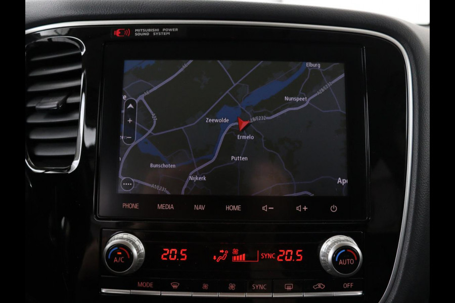 Mitsubishi Outlander 2.4 PHEV Intense+ | Schuifdak | Stoel & stuurverwarming | 360 camera | Trekhaak | Half leder | Carplay | Navigatie | Climate control