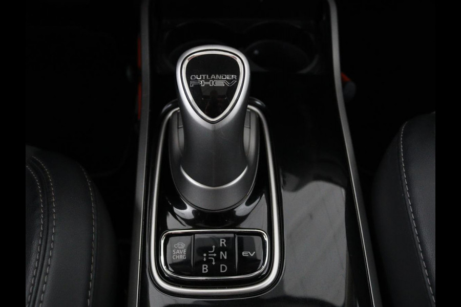 Mitsubishi Outlander 2.4 PHEV Intense+ | Schuifdak | Stoel & stuurverwarming | 360 camera | Trekhaak | Half leder | Carplay | Navigatie | Climate control