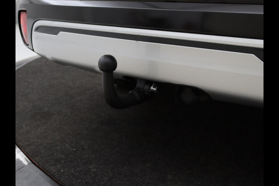 Mitsubishi Outlander 2.4 PHEV Intense+ | Schuifdak | Stoel & stuurverwarming | 360 camera | Trekhaak | Half leder | Carplay | Navigatie | Climate control